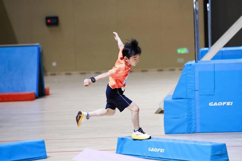 场地设施与 场地设施与